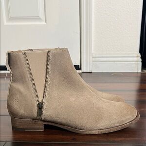 Frye Women's Carly Ash Suede Double Zip Chelsea Boots size 9 Rodeo Boho NWOB